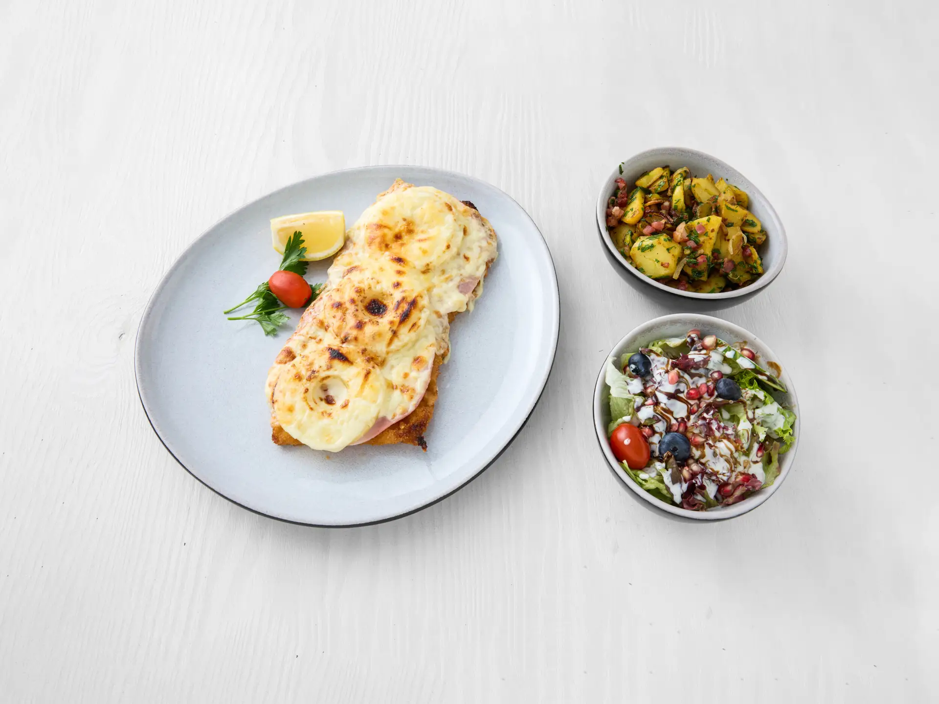 10253693_wilder kaiser_Food_schnitzel_hawai__bratkartoffeln